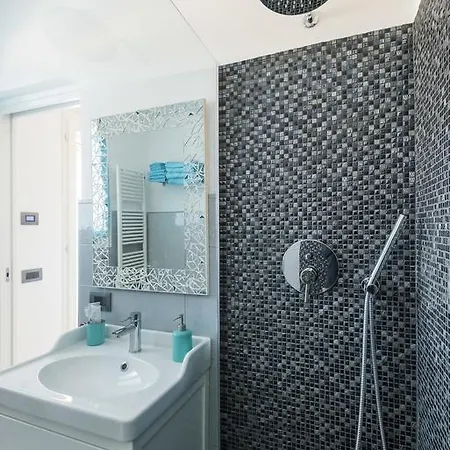 Apartamento Attico Del Duomo Módena Exterior foto