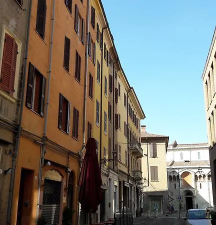 Apartamento Attico Del Duomo Módena Exterior foto